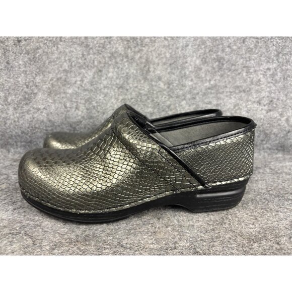 Dansko XP Shoes Womens Size 39 Metallic Snake Embossed Leather Nursing Clogs - Picture 1 of 8